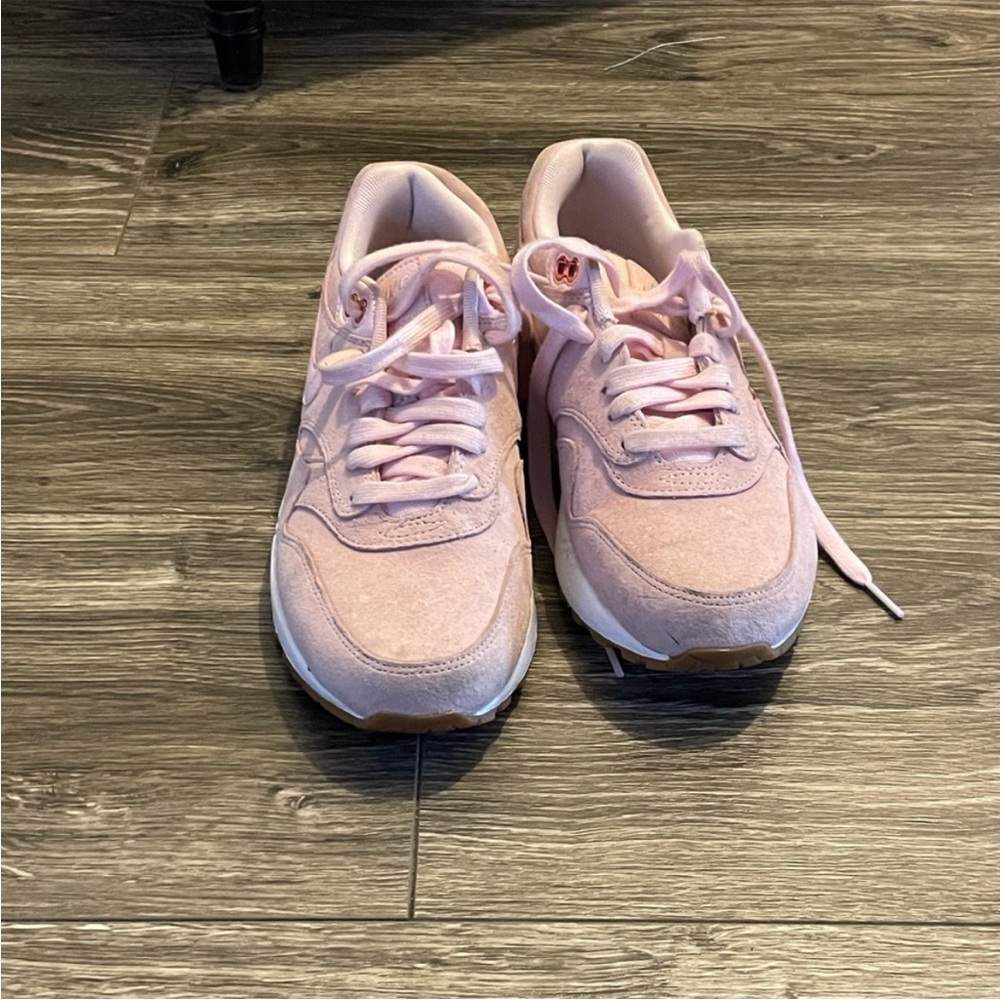 Women's Pink Sneakers
